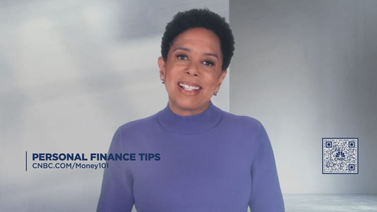 Credit scores fall year over year, more borrowers miss payments