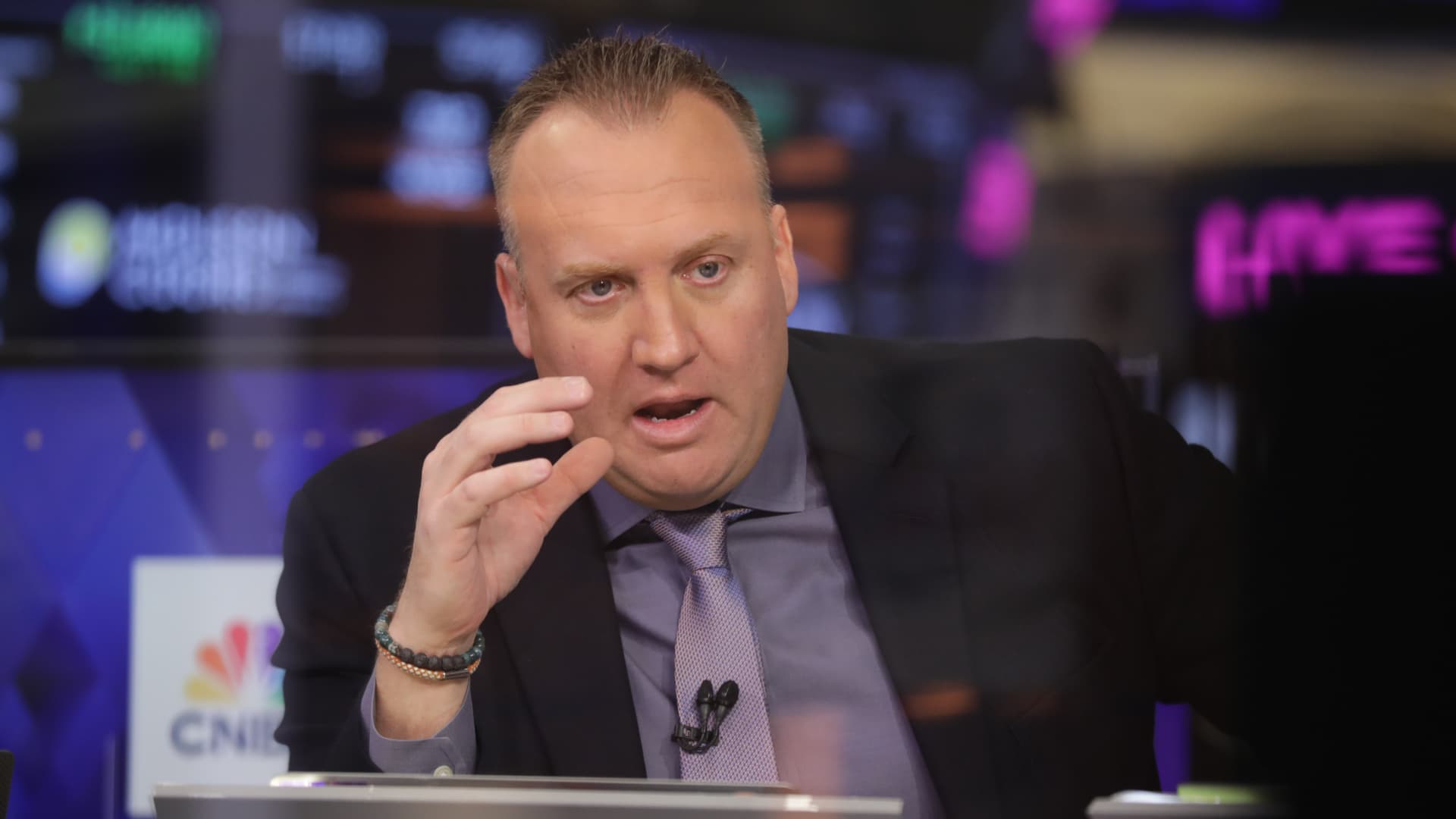 Josh Brown dramatically cuts Netflix stock holdings after proposed Warner Bros. buy. Here’s why