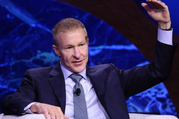 United Airlines CEO says fuel prices will hit first-quarter results