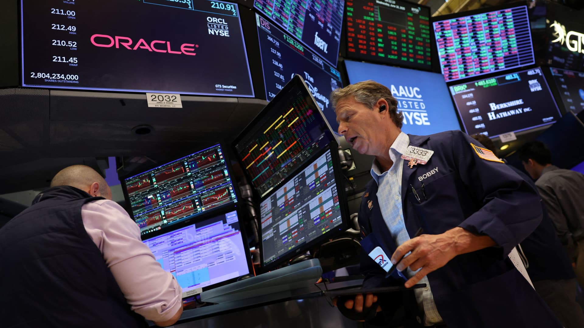 Worries of a bubble grow after Oracle’s rally on Open AI deal