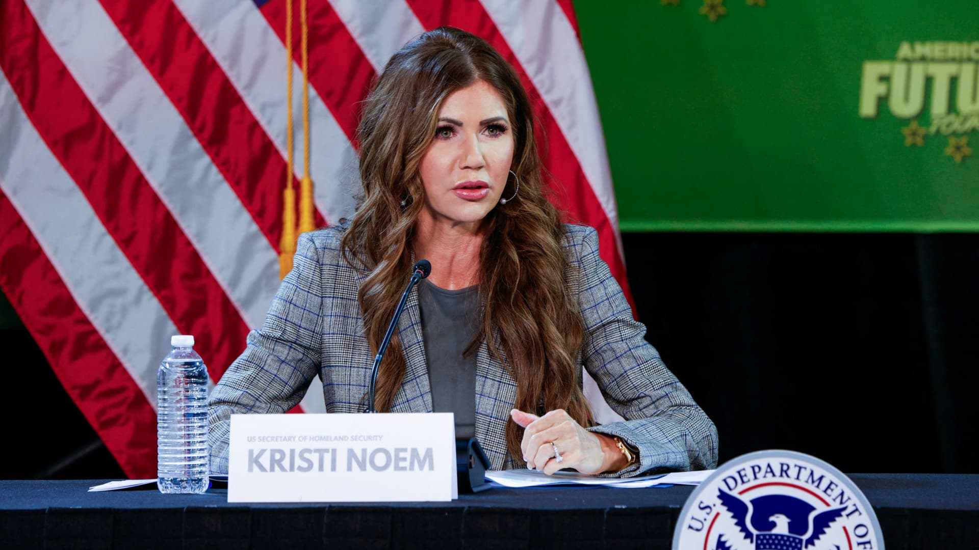 Dallas ICE detention shooting kills, injures people: Noem