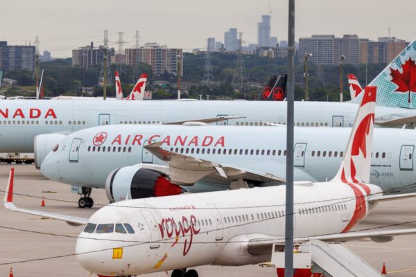 Air Canada flight attendants reject wage agreement