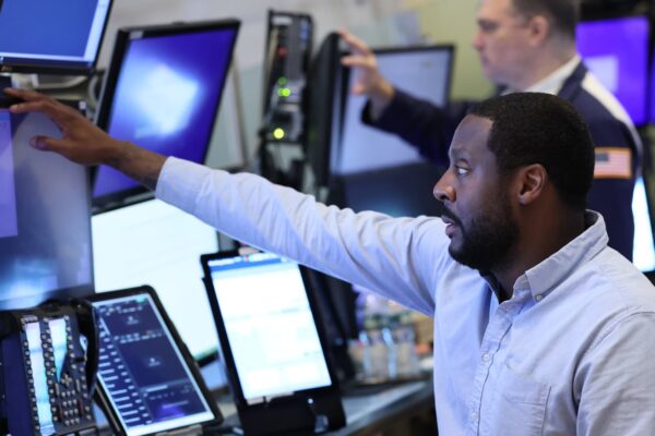 Global bond sell-off reflects unease over budgets and central banks