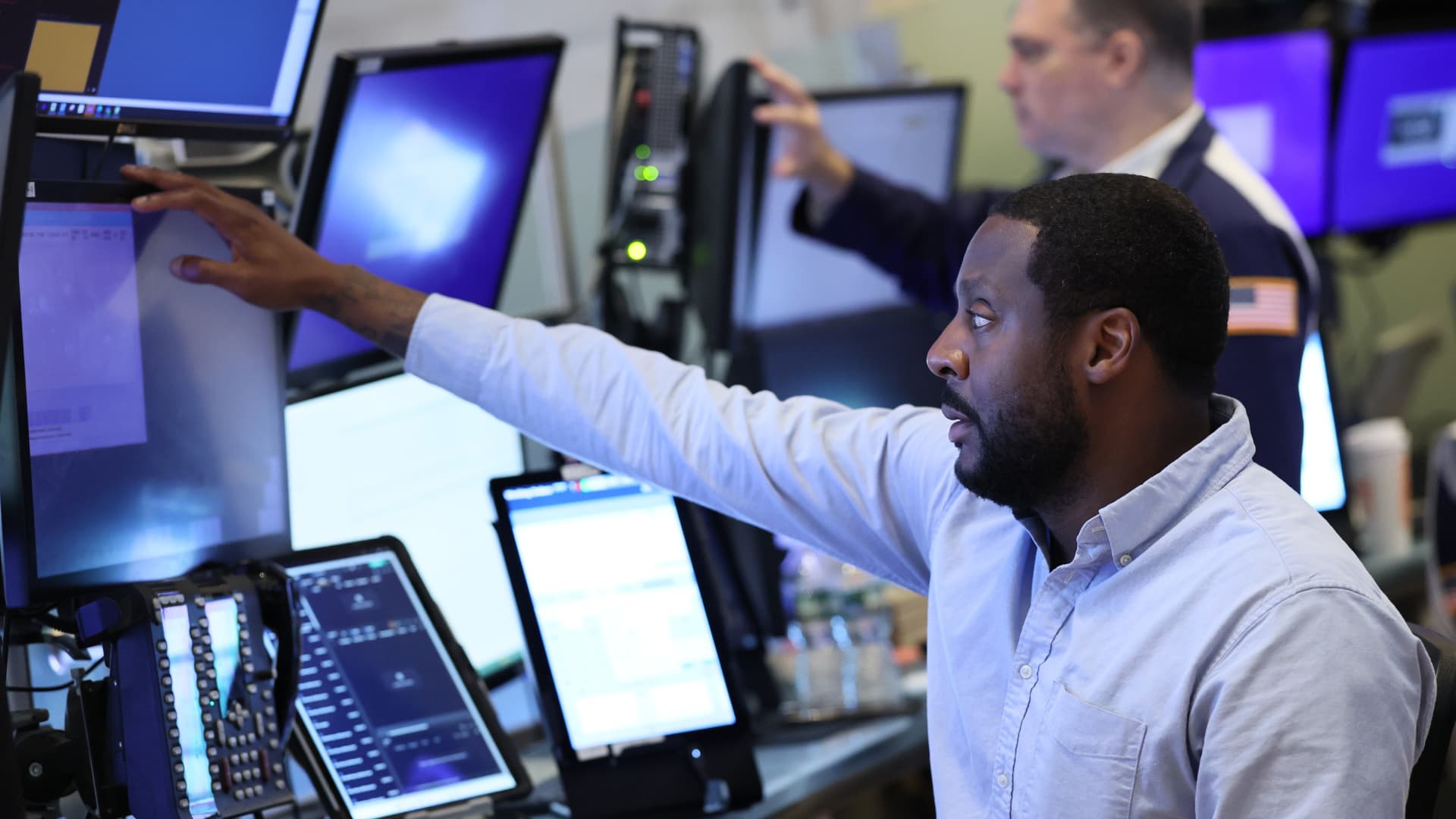 Global bond sell-off reflects unease over budgets and central banks