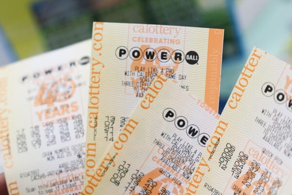 Powerball lottery Missouri and Texas split .8 billion jackpot