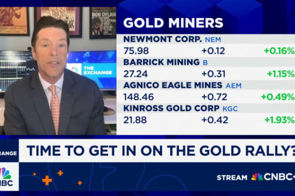 How to invest in gold amid the precious metal’s record run