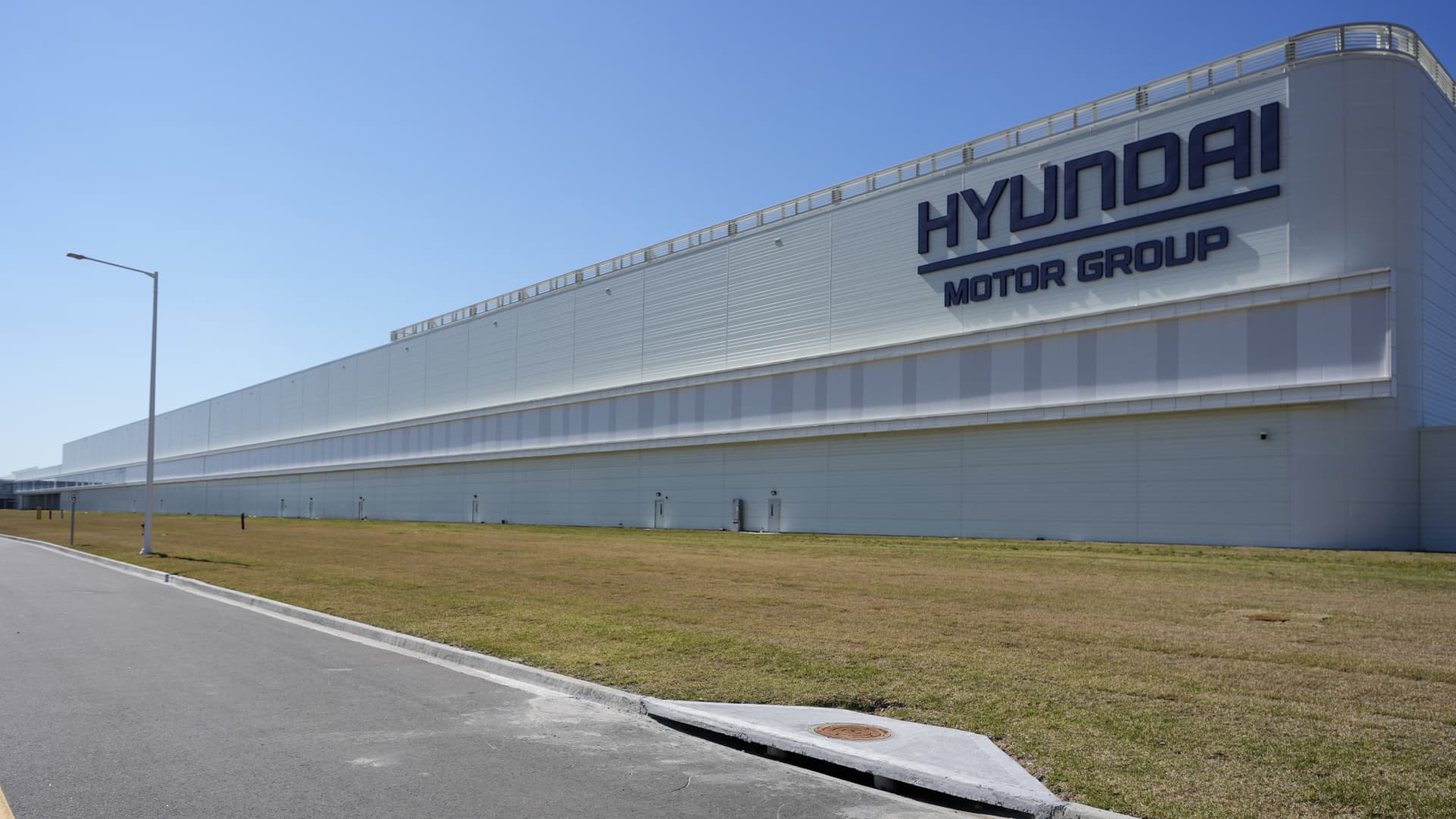 South Korea says ‘many’ of its nationals were detained in immigration raid on Hyundai facility in Georgia