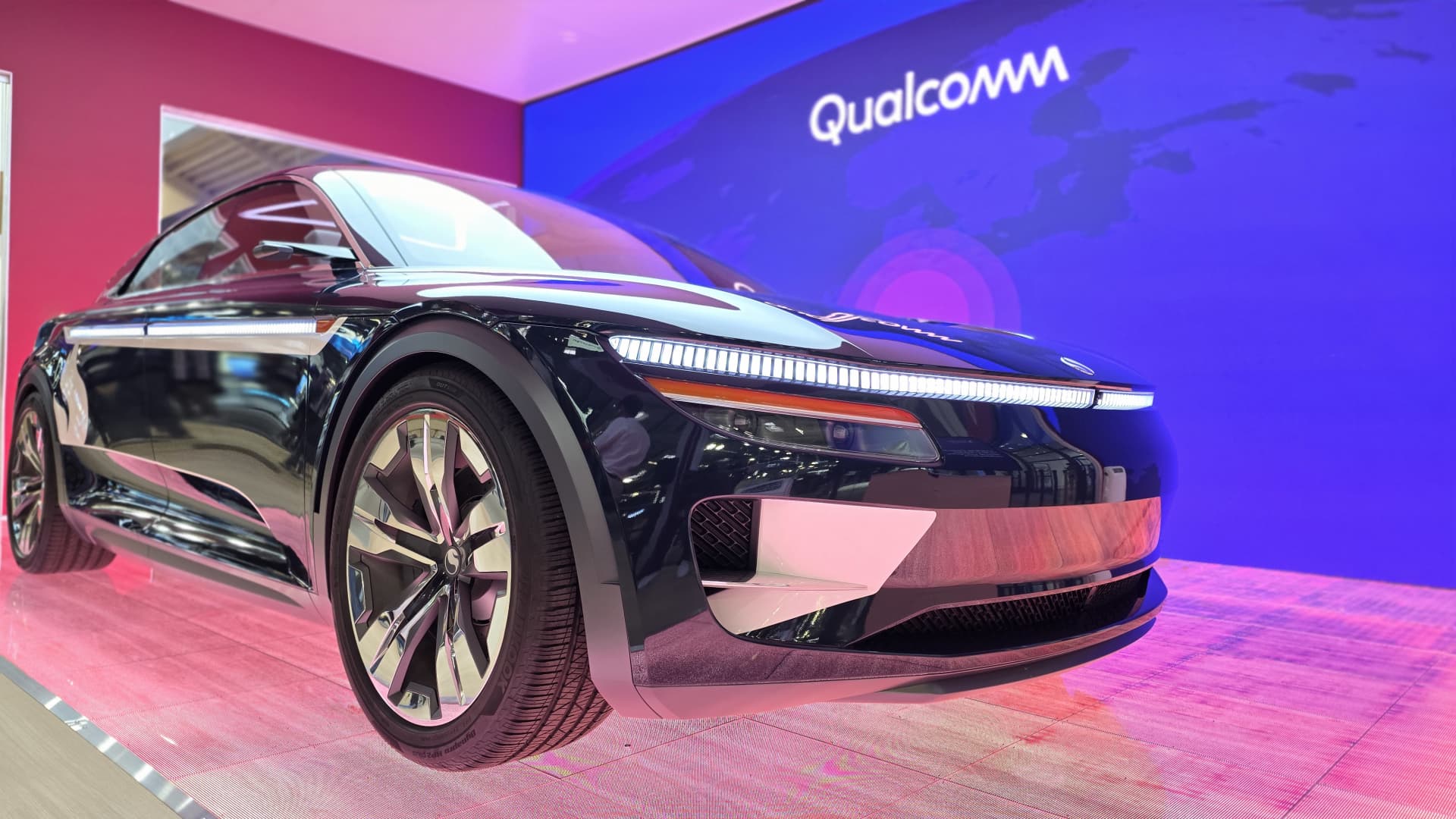 Qualcomm, BMW launch driverless tech, CEO says other carmakers next