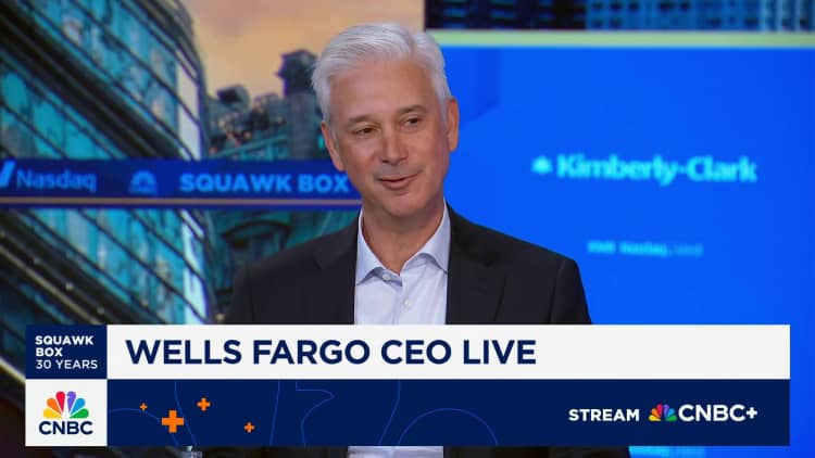 Wells Fargo CEO Charles Scharf sees downside to U.S. economy Wells Fargo CEO Charles Scharf sees downside to U.S. economy
