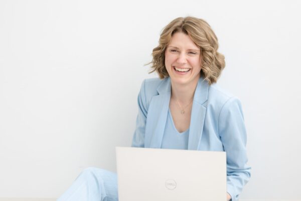 37-year-old quit her job to start a wedding vow writing business—it brings in over K a month