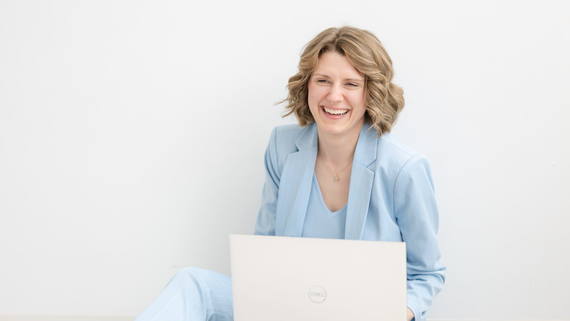 37-year-old quit her job to start a wedding vow writing business—it brings in over K a month