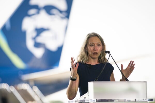 Hawaiian Airlines CEO Joe Sprague to retire, Diana Birkett Rakow to step in