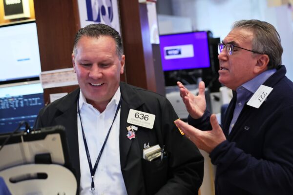 U.S. tech shares pull back amid growing AI bubble worries