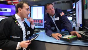 Firm start to week keeps indexes near records