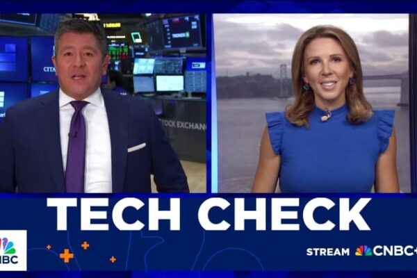 OpenAI leads private market surge as 7 startups reach .3 trillion