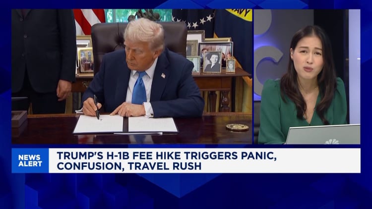 Trump’s H-1B visa fee sparks chaos and confusion among Chinese talents in the U.S.