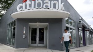 Bank stocks could benefit from Fed rate cuts. These dividend-payers are Wall Street’s favorites