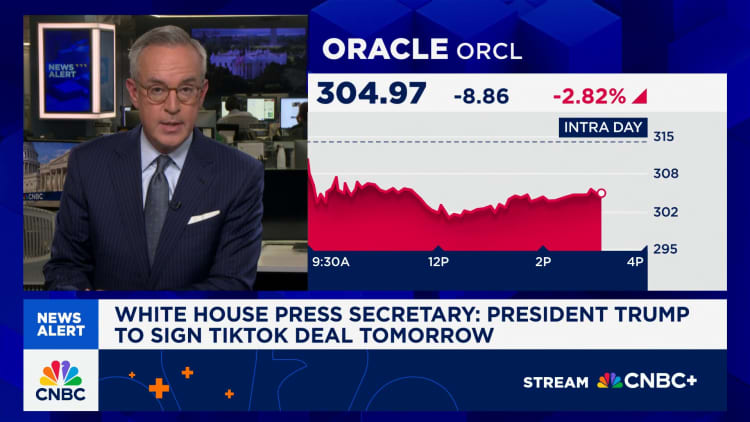 Trump approves TikTok deal through executive order at  billion Trump approves TikTok deal through executive order at  billion