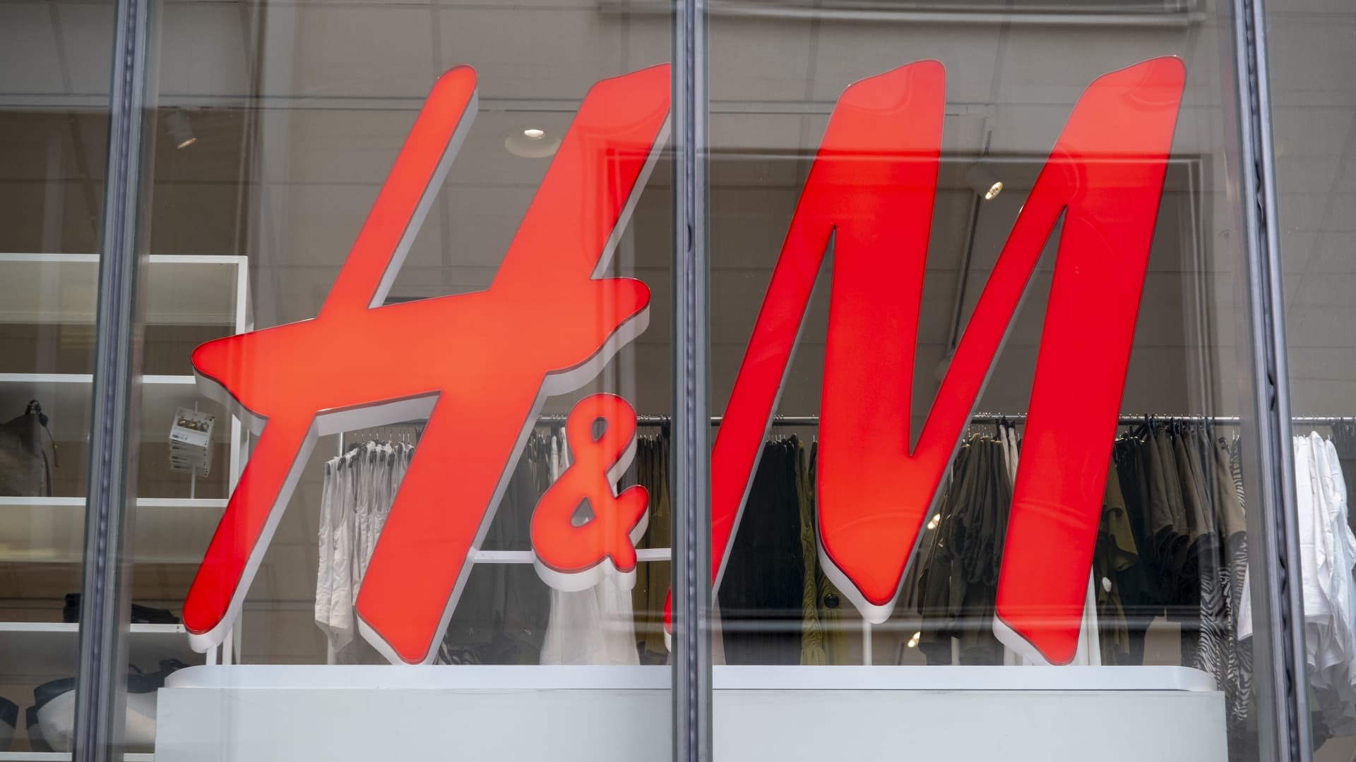 H&M shares jump 10% on third-quarter sales beat as turnaround takes pace H&M shares jump 10% on third-quarter sales beat as turnaround takes pace