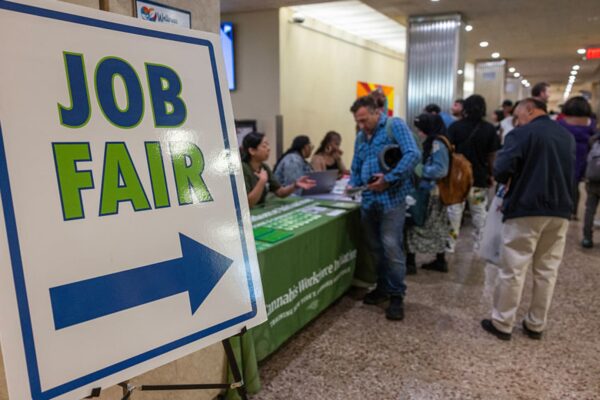Jobless claims tumble to 218,000, well below estimate despite fears of labor market weakness