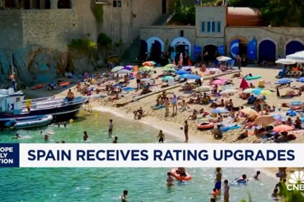 Spain wins triple credit rating boost on improving economic outlook