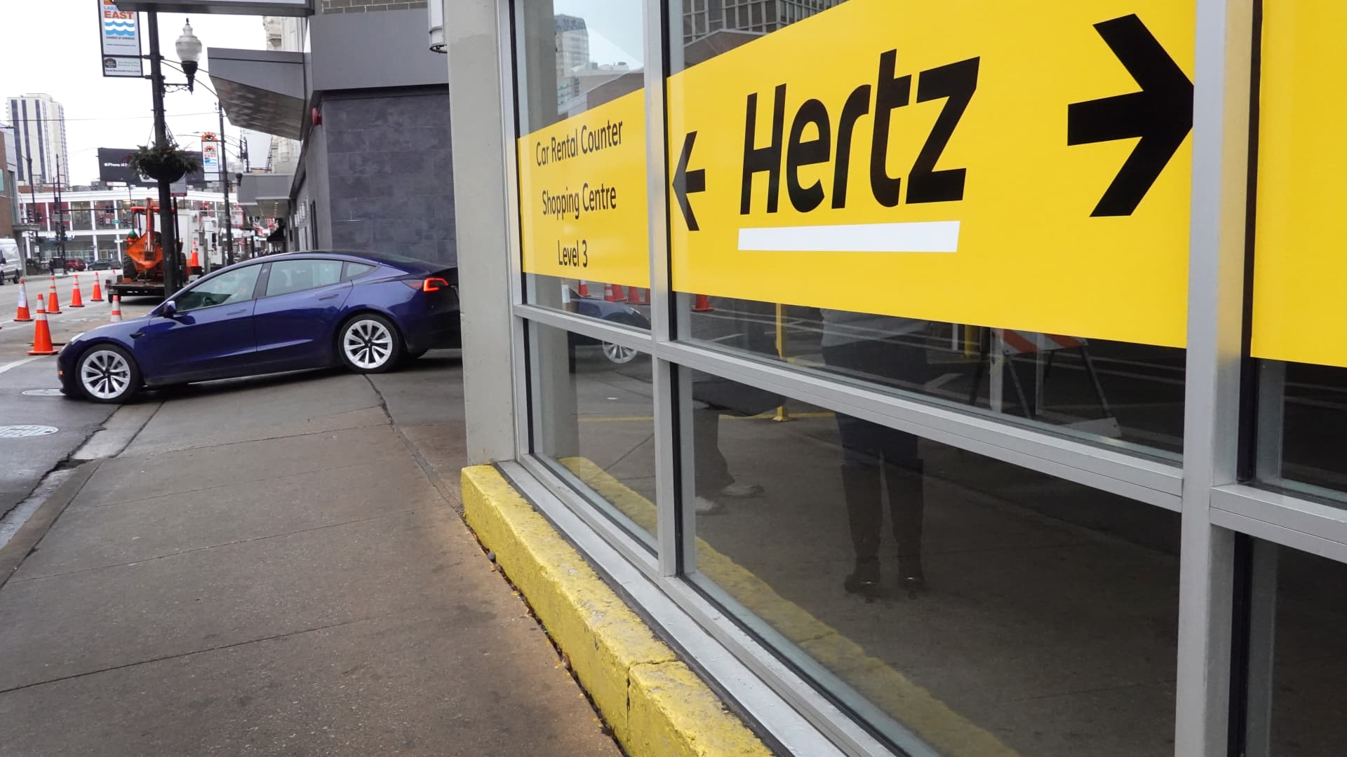 Hertz takes almost all of used car sales process online Hertz takes almost all of used car sales process online