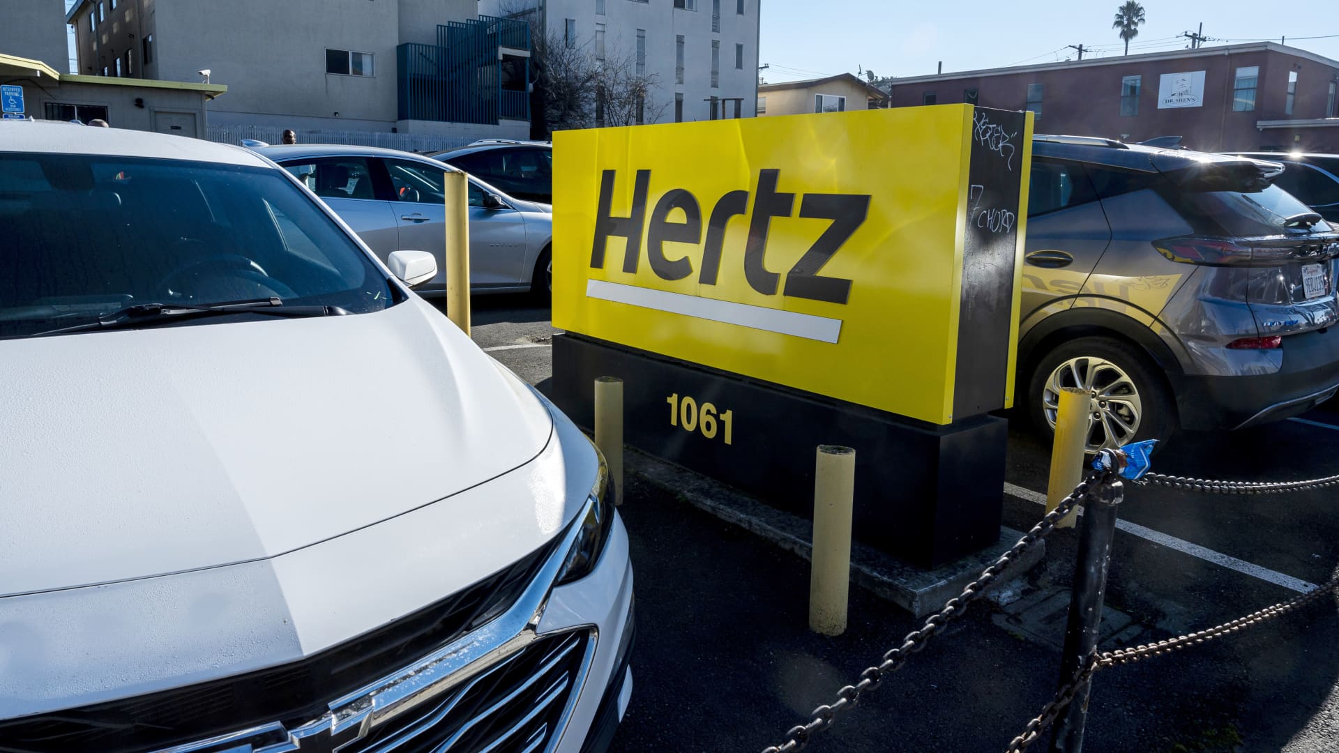 Why the Hertz-Amazon deal poses threats to auto dealers Why the Hertz-Amazon deal poses threats to auto dealers