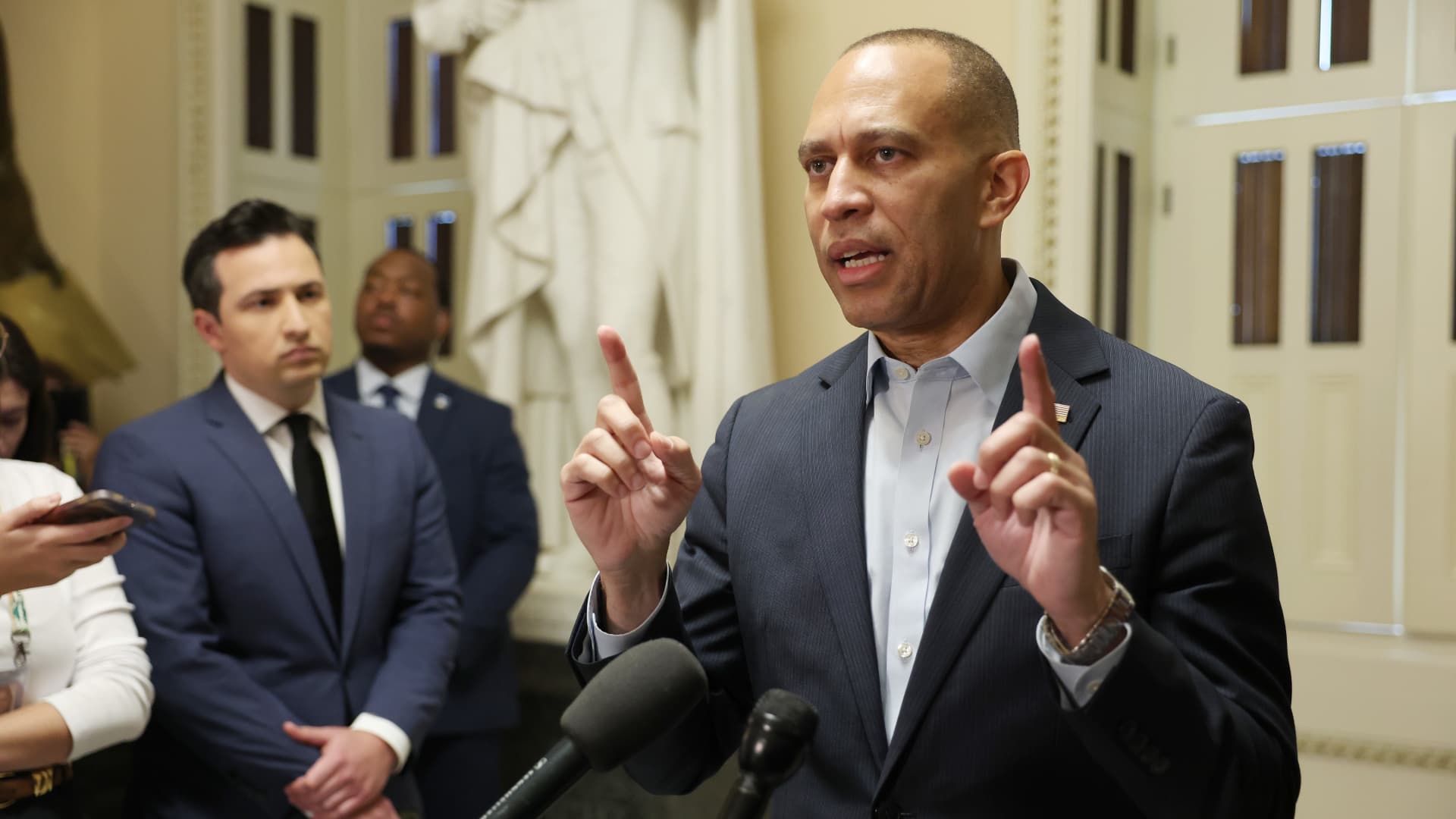 Democrats set to meet Trump on government shutdown Democrats set to meet Trump on government shutdown