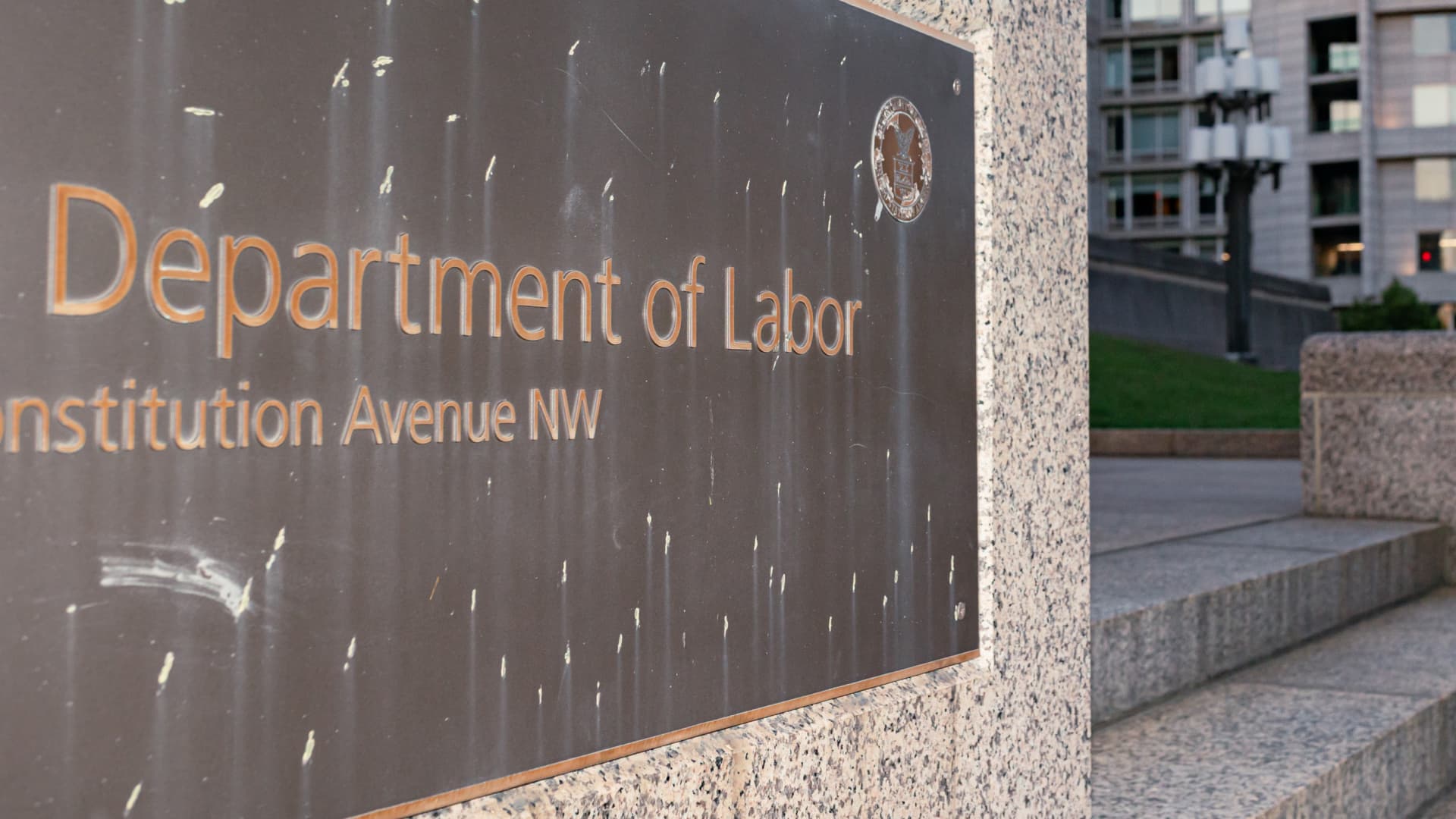 Here’s what the potential data block from the shutdown would mean for the Fed