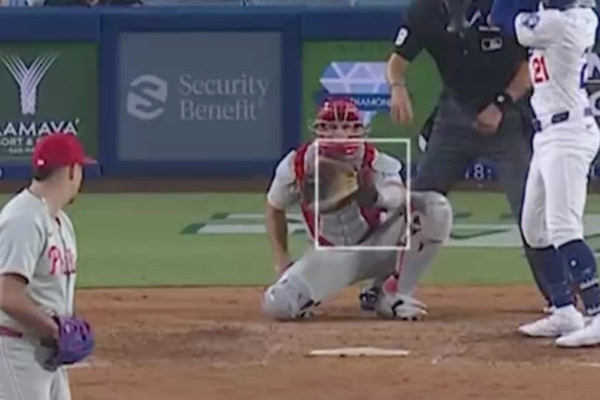 MOOKIE BETTS TIES IT!  💪