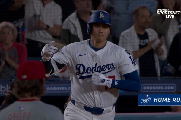 Ohtani MASHES HR No. 51, extending Dodgers lead over Phillies