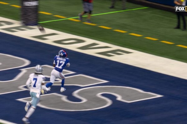 Russell Wilson connects with Wan'Dale Robinson for 32-yard TD, giving Giants lead over Cowboys | NFL Highlights