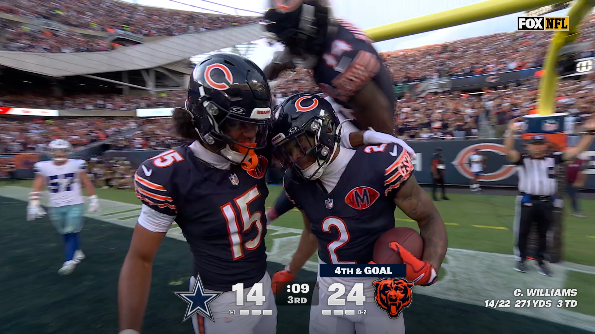 Caleb Williams finds DJ Moore for four-yard TD, extending Bears' lead over Cowboys | NFL Highlights