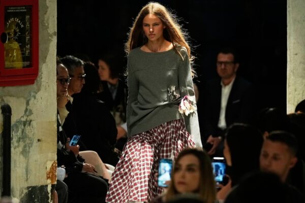 Alessandro Dell’Acqua’s No. 21 collection brings lightness to heavy times