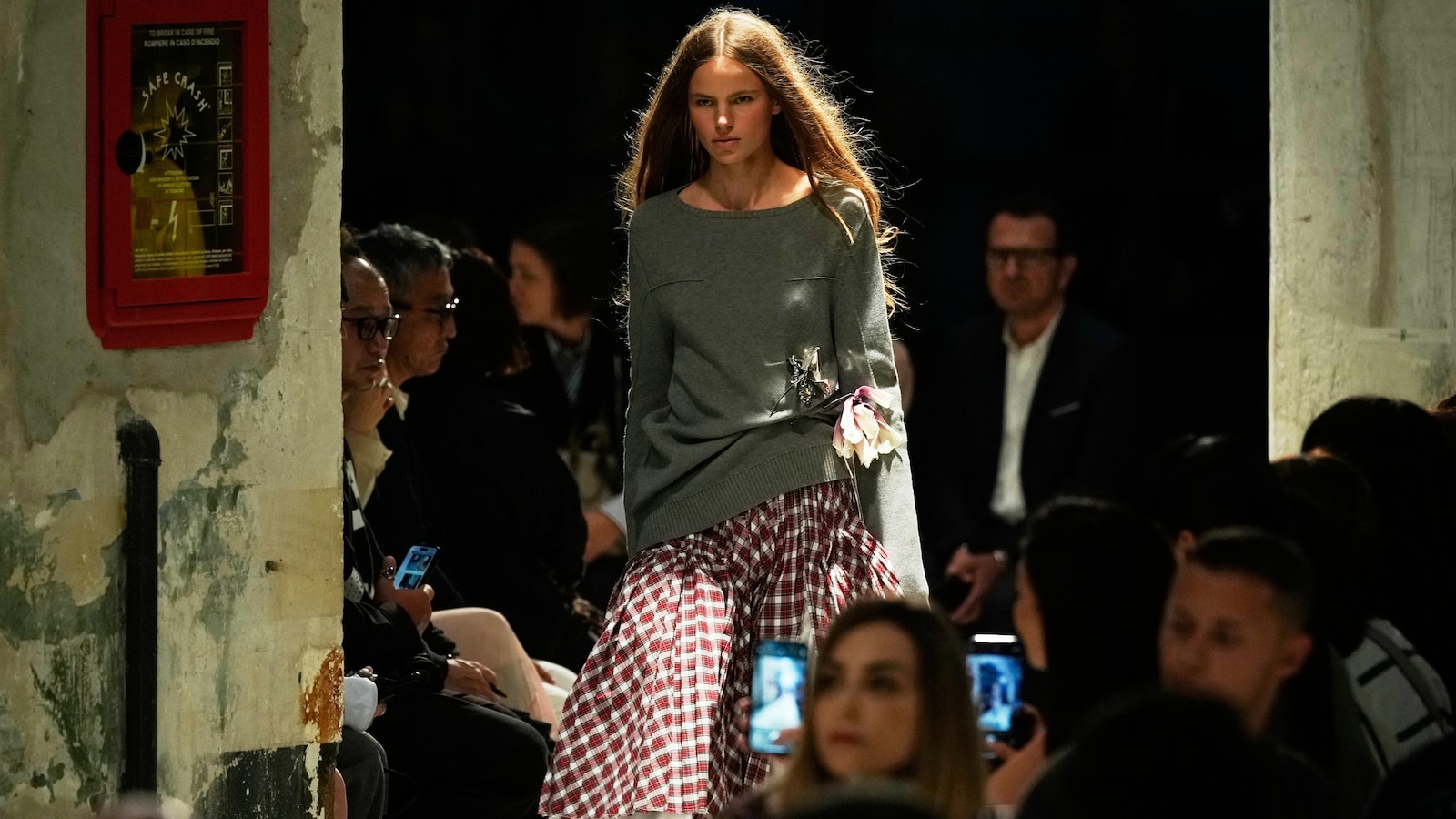 Alessandro Dell’Acqua’s No. 21 collection brings lightness to heavy times Alessandro Dell’Acqua’s No. 21 collection brings lightness to heavy times