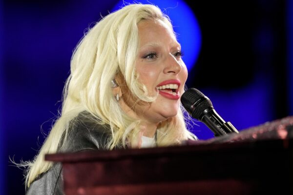 The MTV Video Music Awards are back. Taylor Swift and Beyoncé go head-to-head. Who will win? The MTV Video Music Awards are back. Taylor Swift and Beyoncé go head-to-head. Who will win?