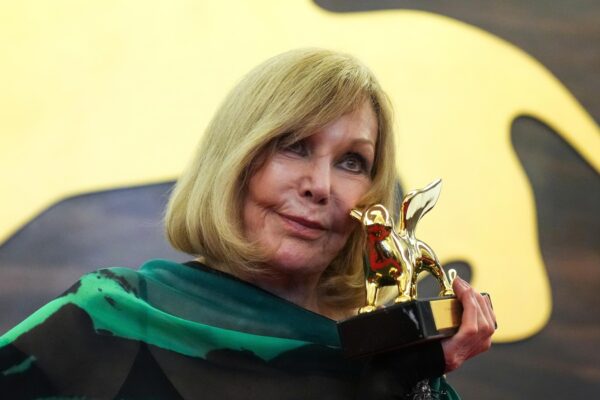 Kim Novak’s emotional return to the spotlight at Venice Film Festival