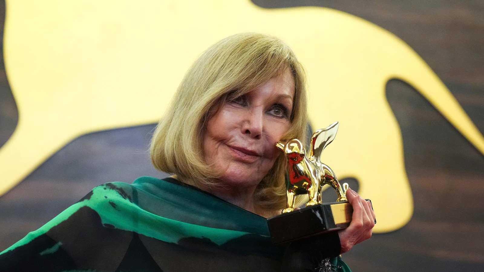 Kim Novak’s emotional return to the spotlight at Venice Film Festival