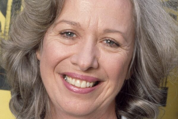 Polly Holliday, theater star famous as the tart waitress Flo on sitcom ‘Alice,’ dies at 88