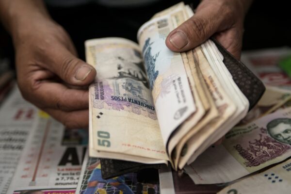 Argentine peso at fresh lows despite U.S. purchases Argentine peso at fresh lows despite U.S. purchases