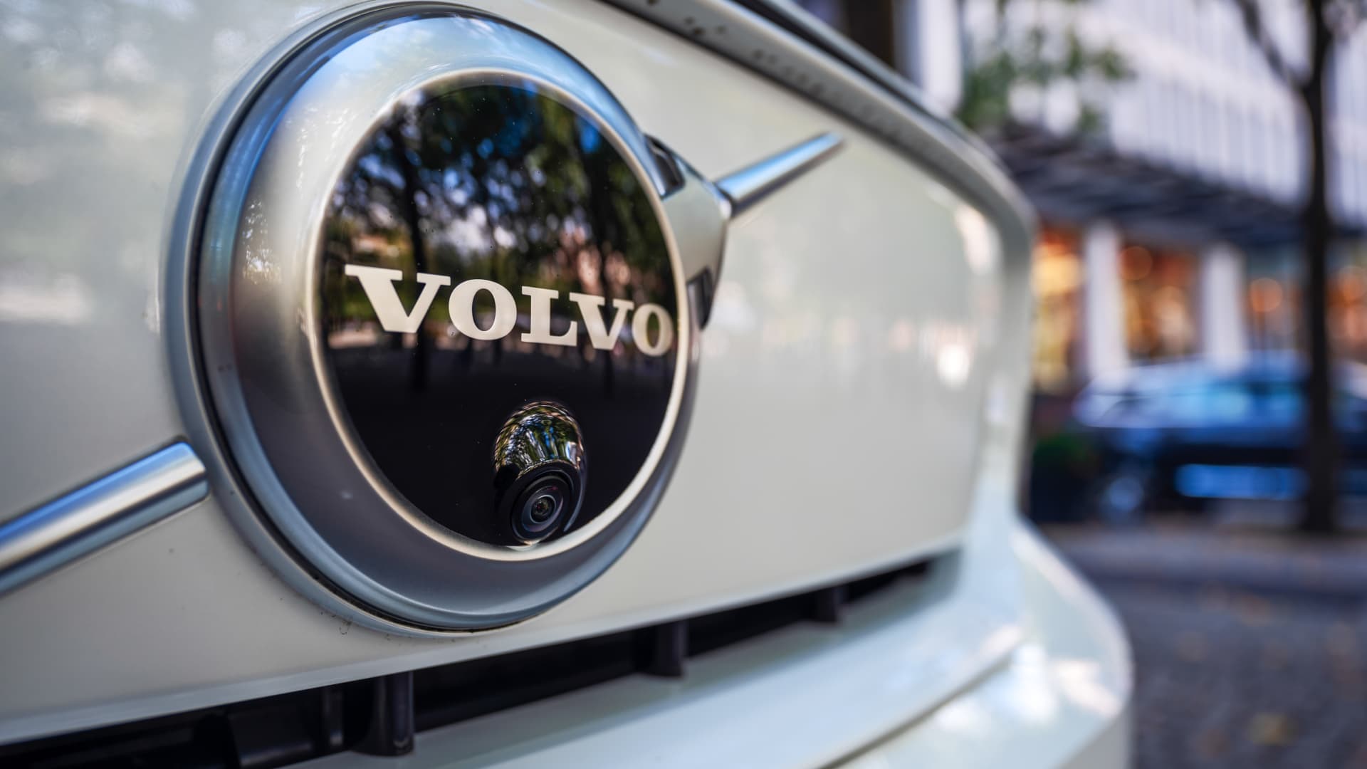 Volvo Cars shares skyrocket on profit beat, on track for best day ever Volvo Cars shares skyrocket on profit beat, on track for best day ever
