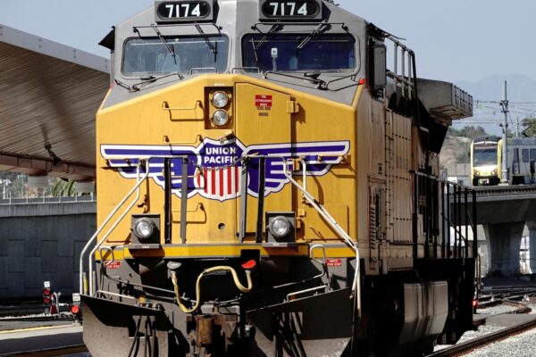 Union Pacific locomotive engineers ratify new five-year contract