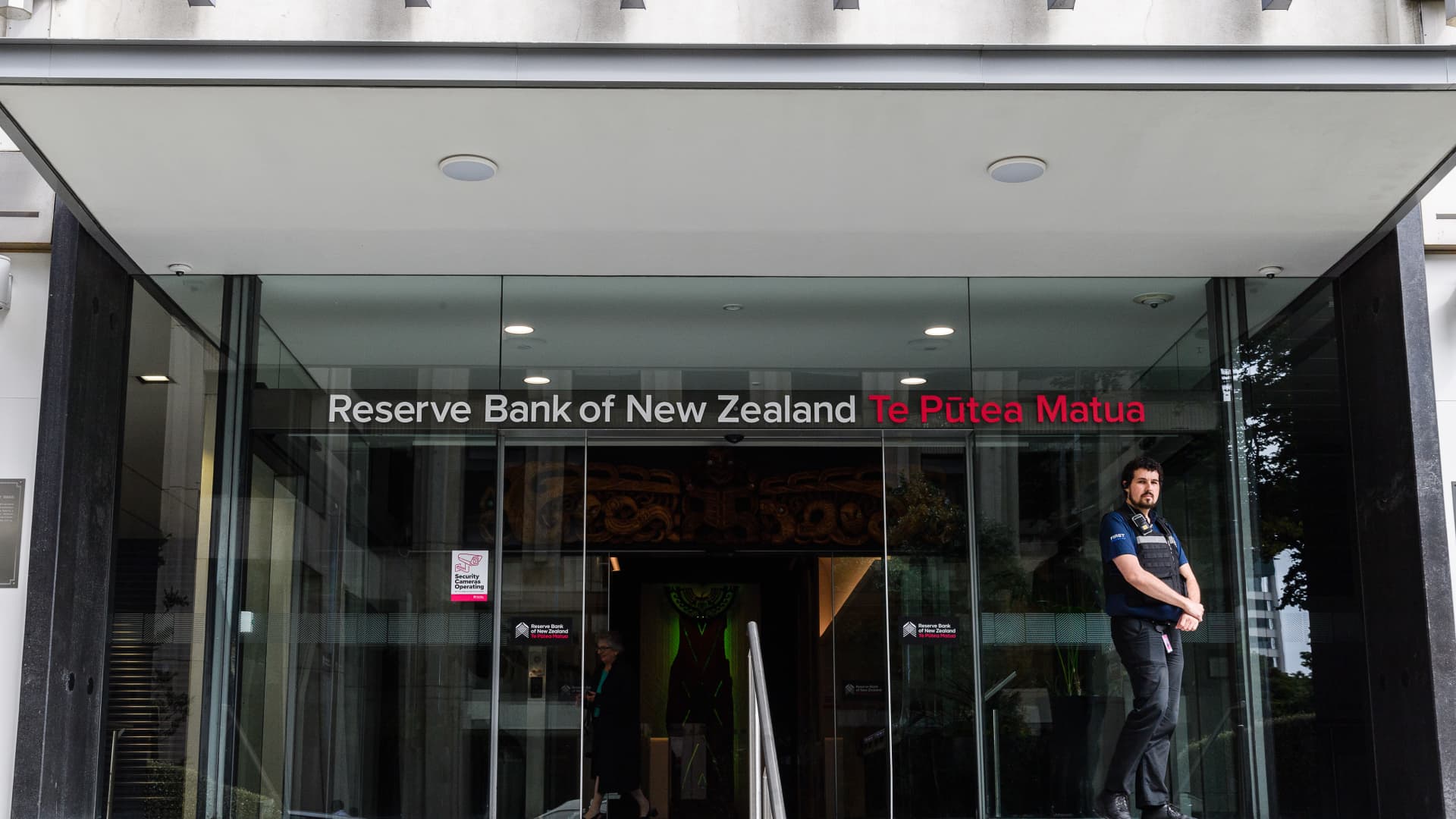 New Zealand delivers outsized cut in bid to boost growth New Zealand delivers outsized cut in bid to boost growth