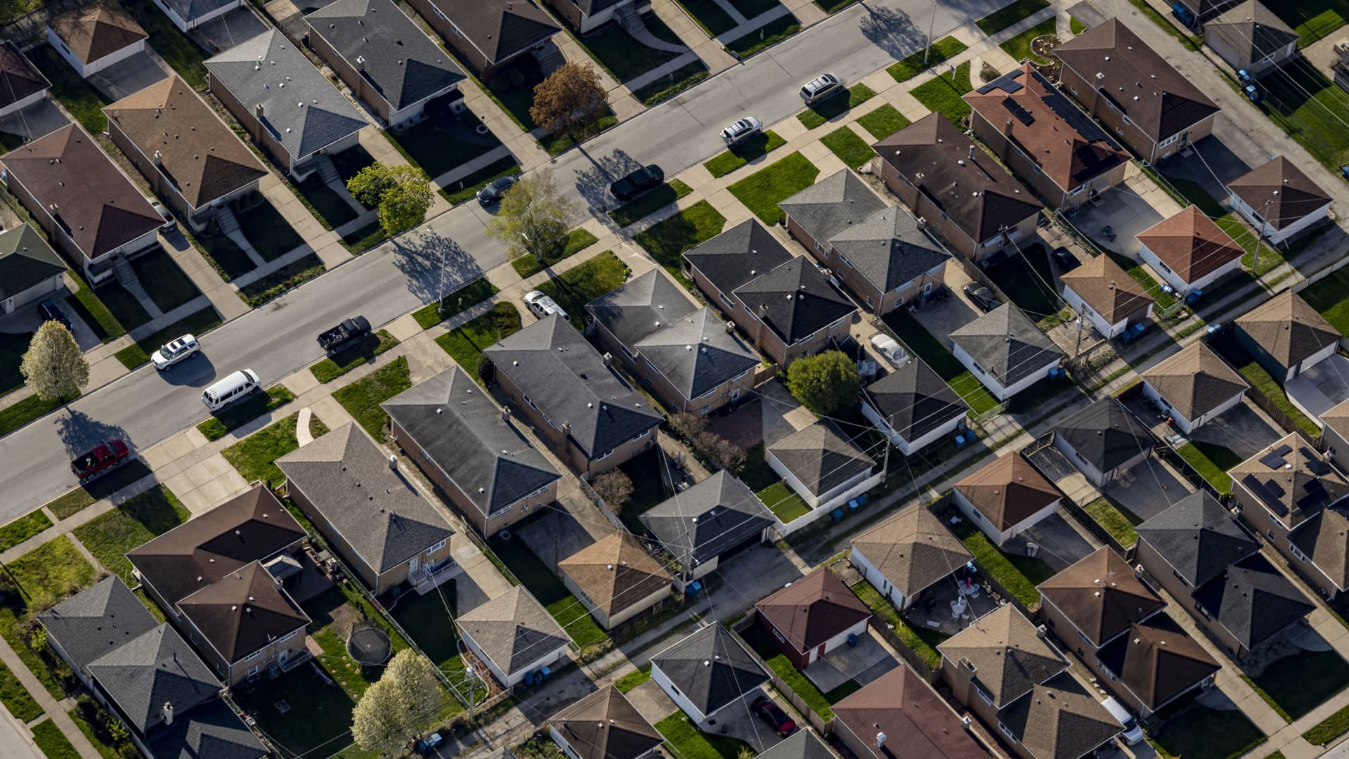 Home price gains lag inflation, meaning homeowners lose out on investment Home price gains lag inflation, meaning homeowners lose out on investment