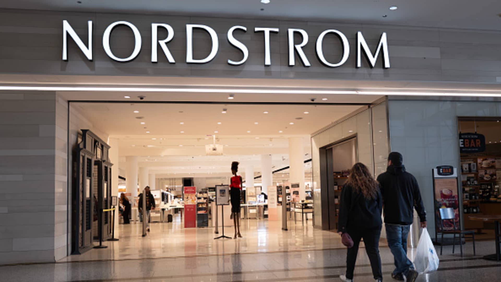 Department store perks rival some online retailers Department store perks rival some online retailers