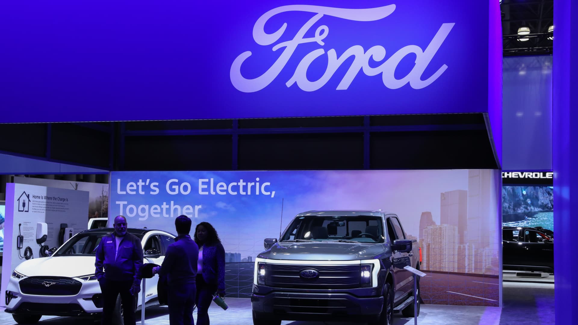 EVs, big SUVs drive Ford Q3 U.S. sales up 8.2% EVs, big SUVs drive Ford Q3 U.S. sales up 8.2%