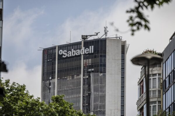 Mexican board member of Sabadell accepts BBVA’s bid; board tells investors to reject bid