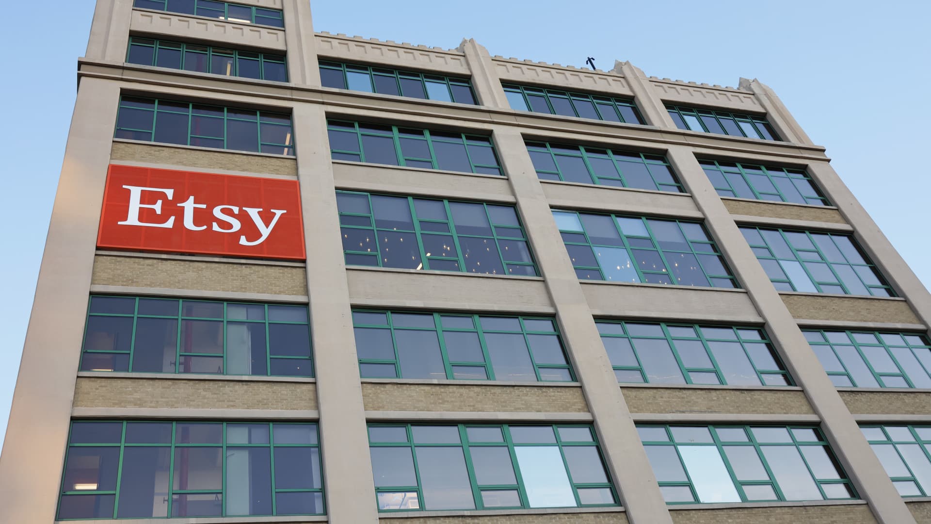 Etsy stock sinks on downbeat earnings, CEO change