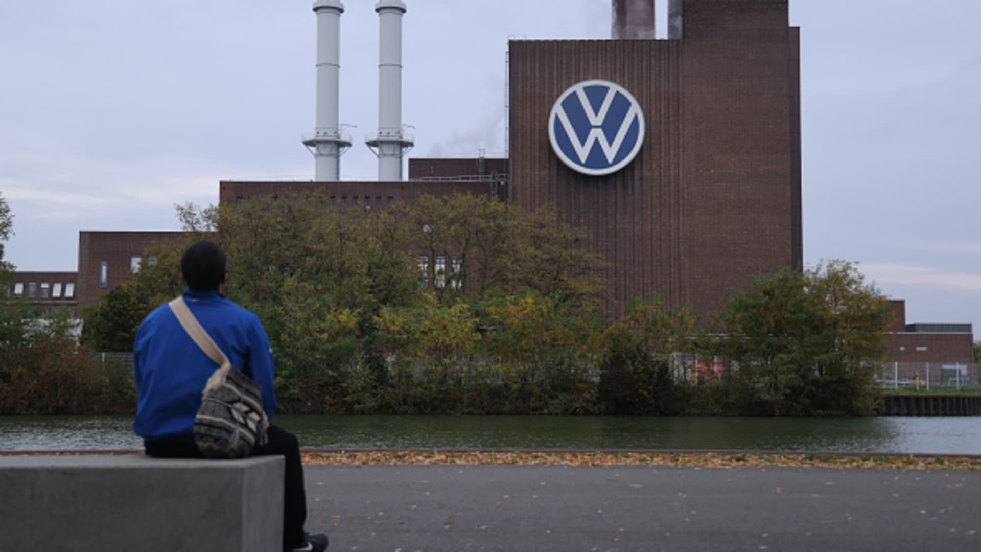 Volkswagen warns of output stoppages amid Nexperia chip disruption Volkswagen warns of output stoppages amid Nexperia chip disruption