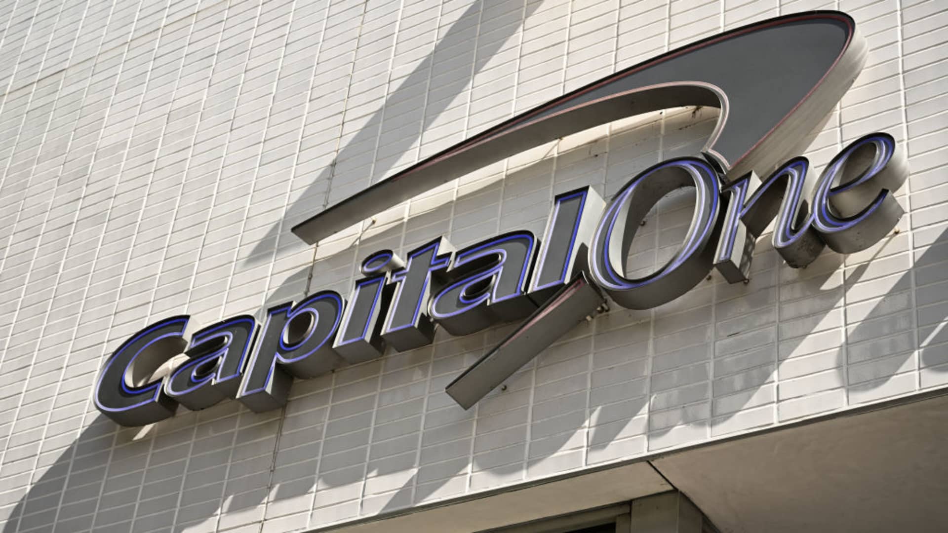 Capital One puts credit risk worries to rest, delivers a strong quarter and new buyback